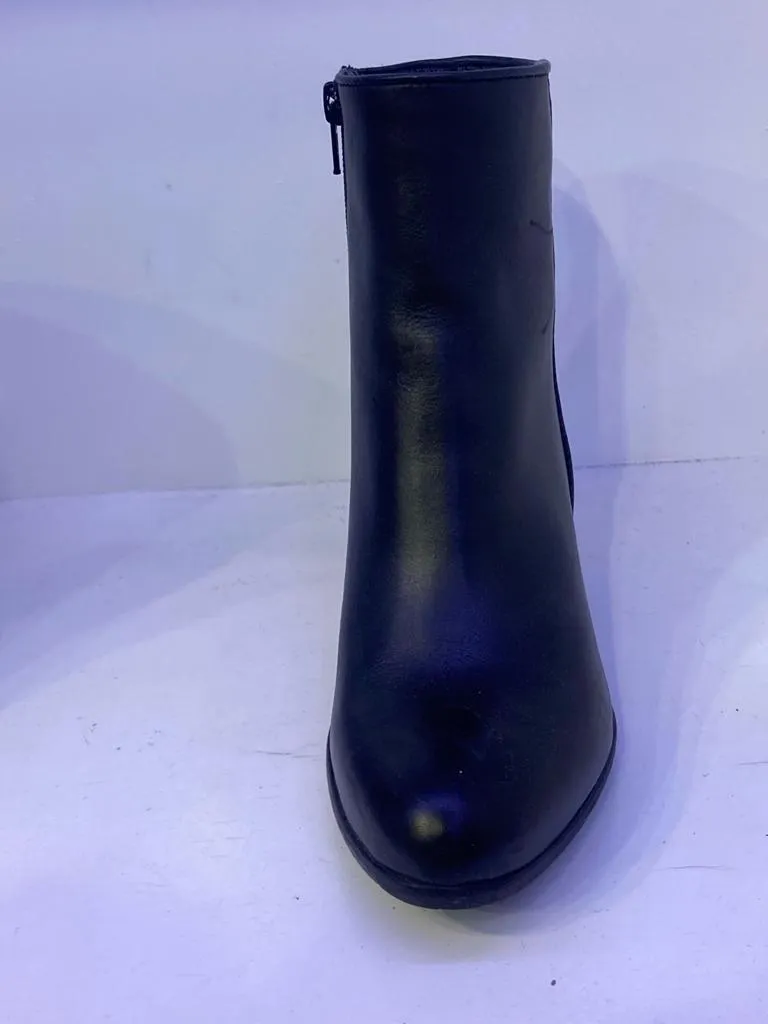 Black Boots With Textured Leather Back