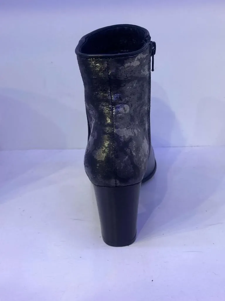 Black Boots With Textured Leather Back